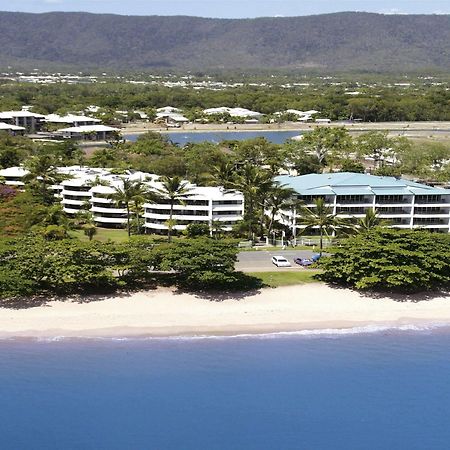 Roydon Beachfront Apartments Trinity Beach Bagian luar foto