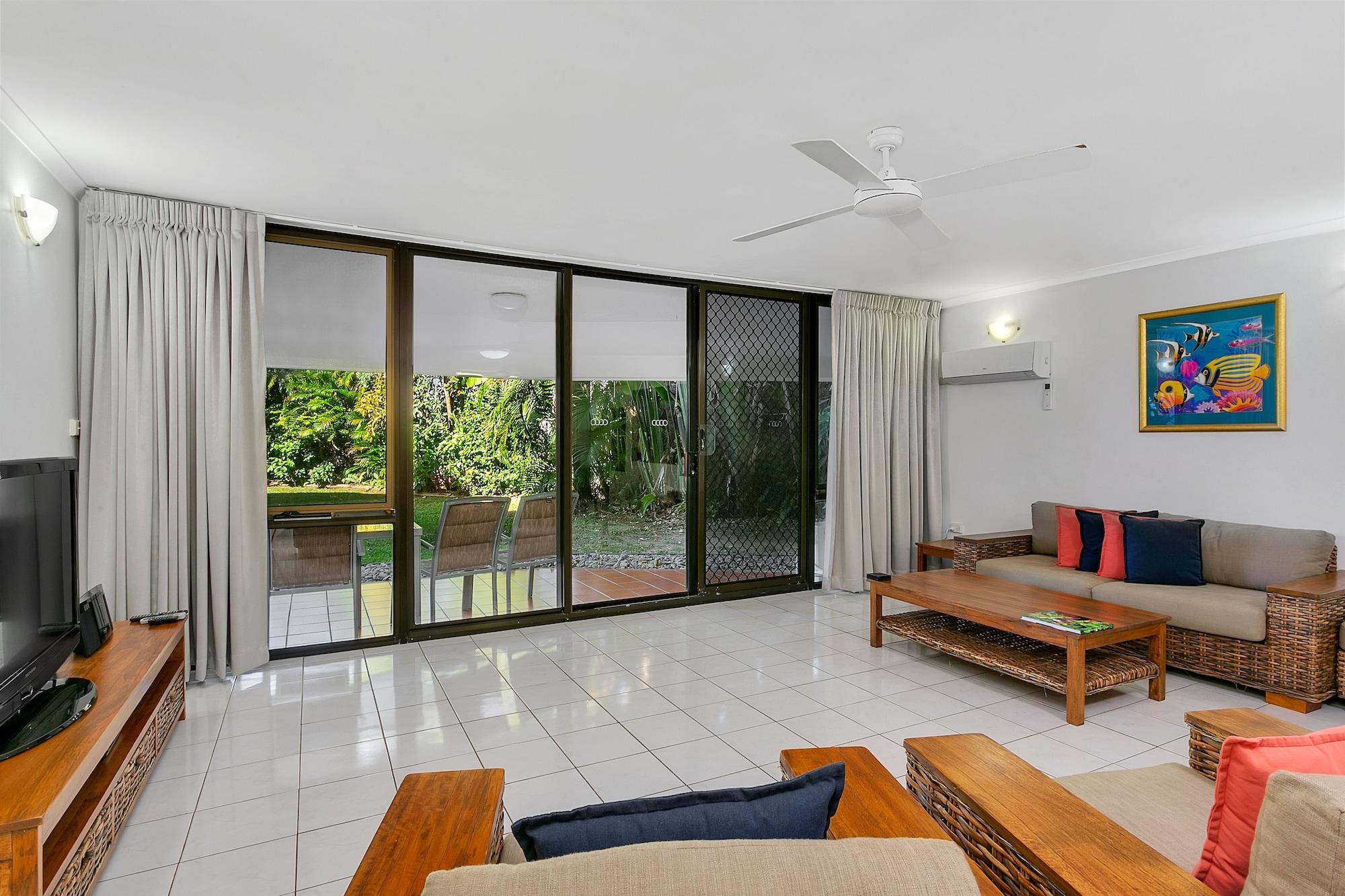 Roydon Beachfront Apartments Trinity Beach Bagian luar foto