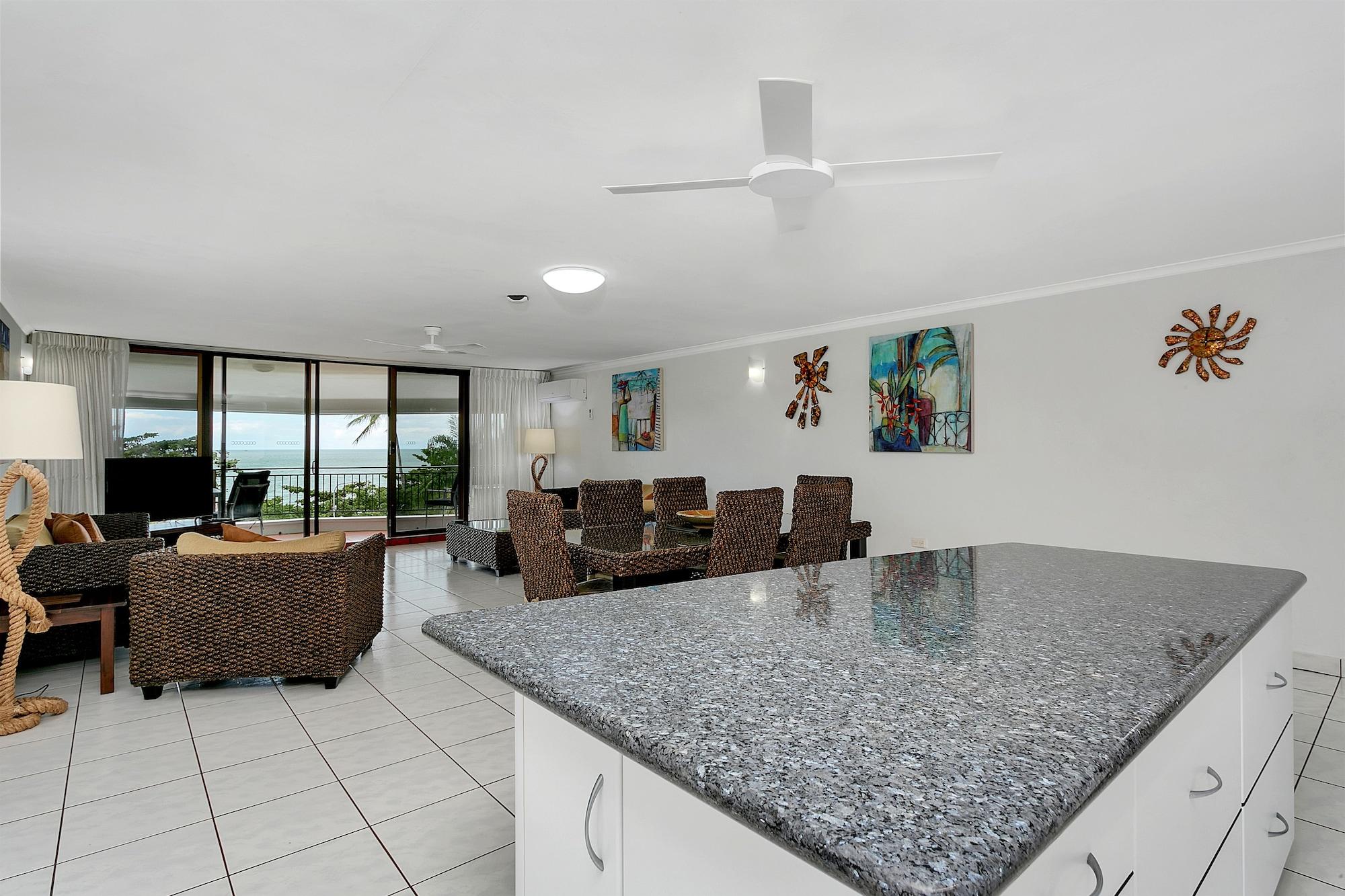 Roydon Beachfront Apartments Trinity Beach Bagian luar foto