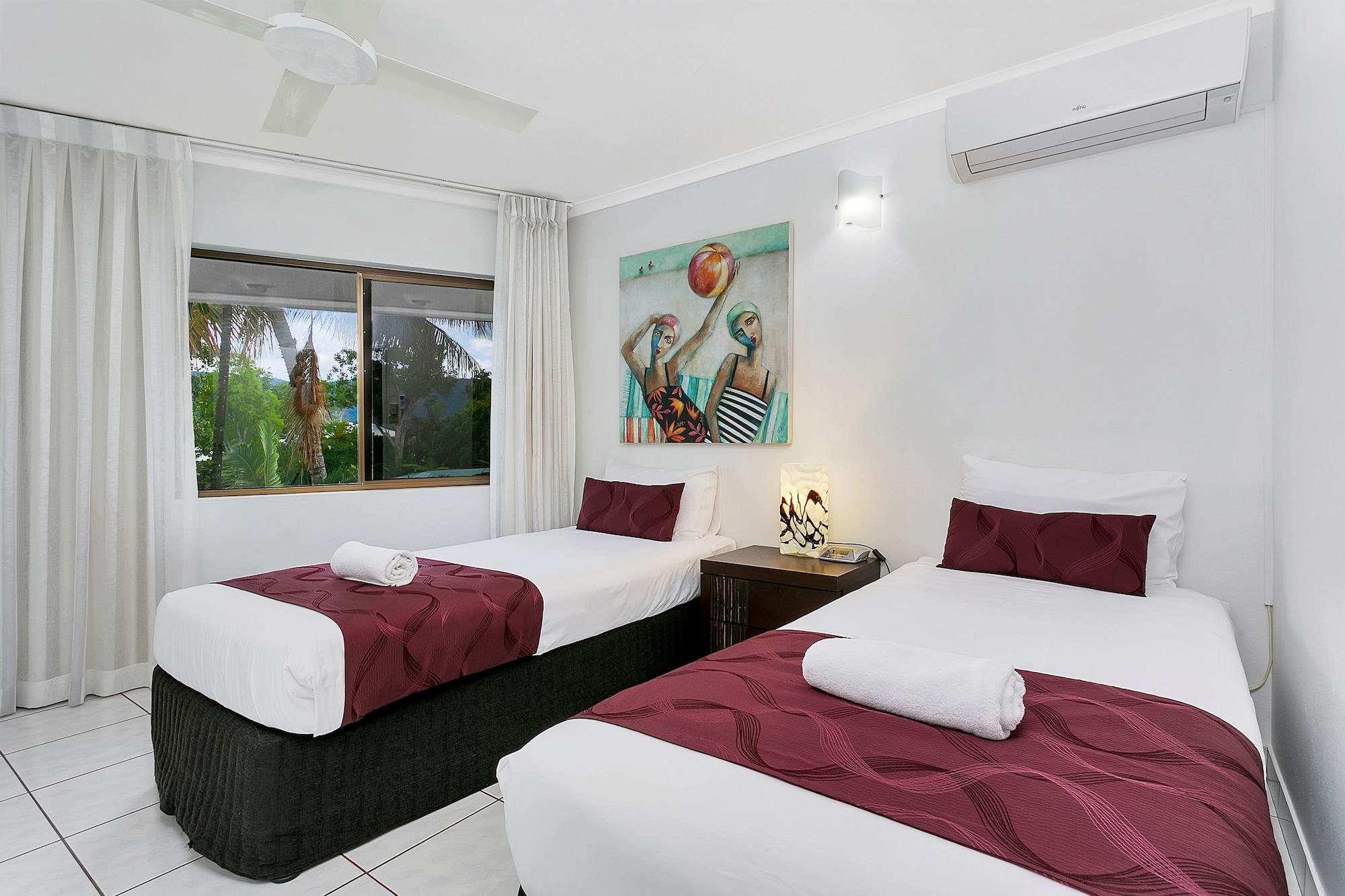 Roydon Beachfront Apartments Trinity Beach Bagian luar foto