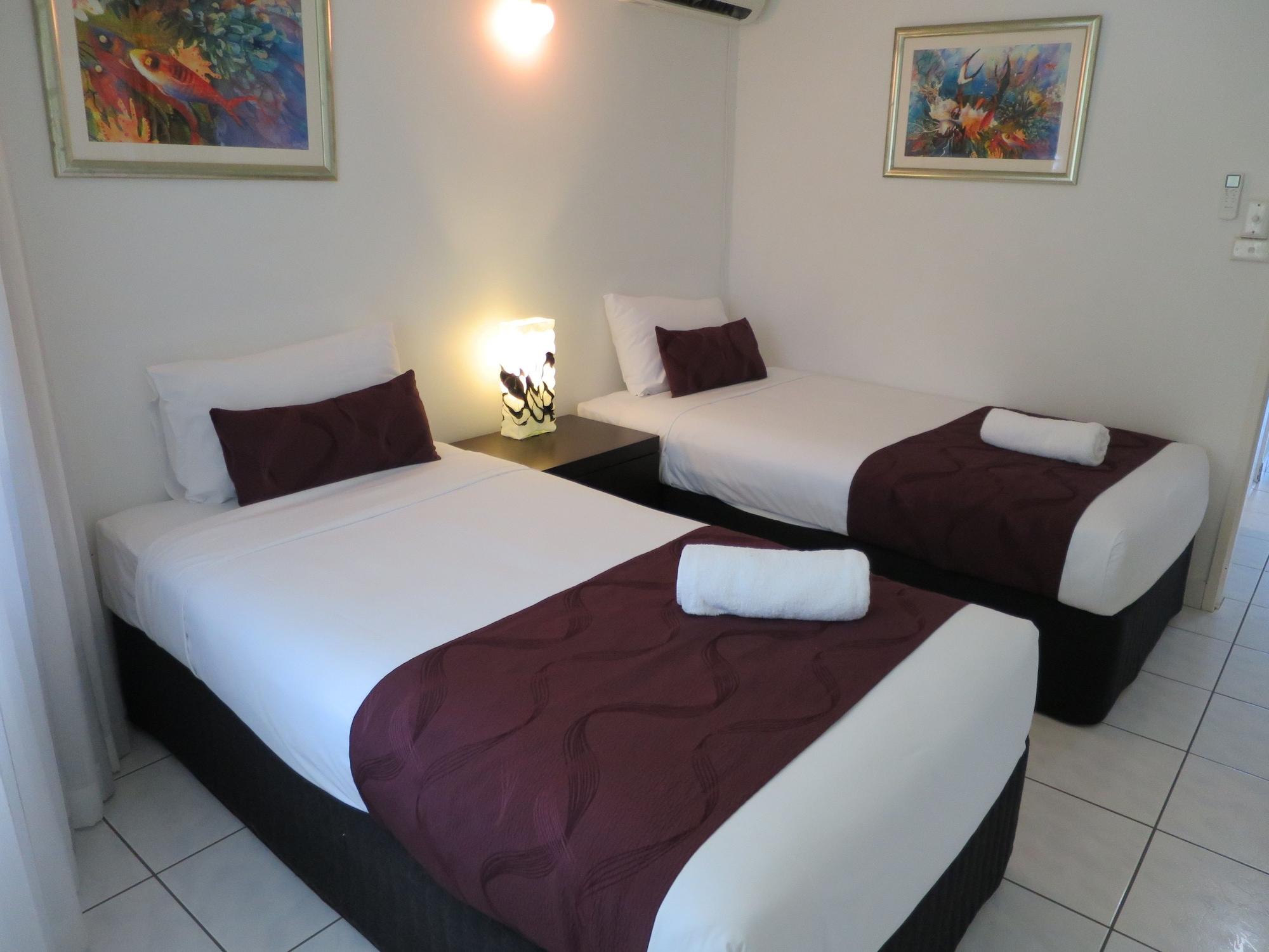 Roydon Beachfront Apartments Trinity Beach Bagian luar foto
