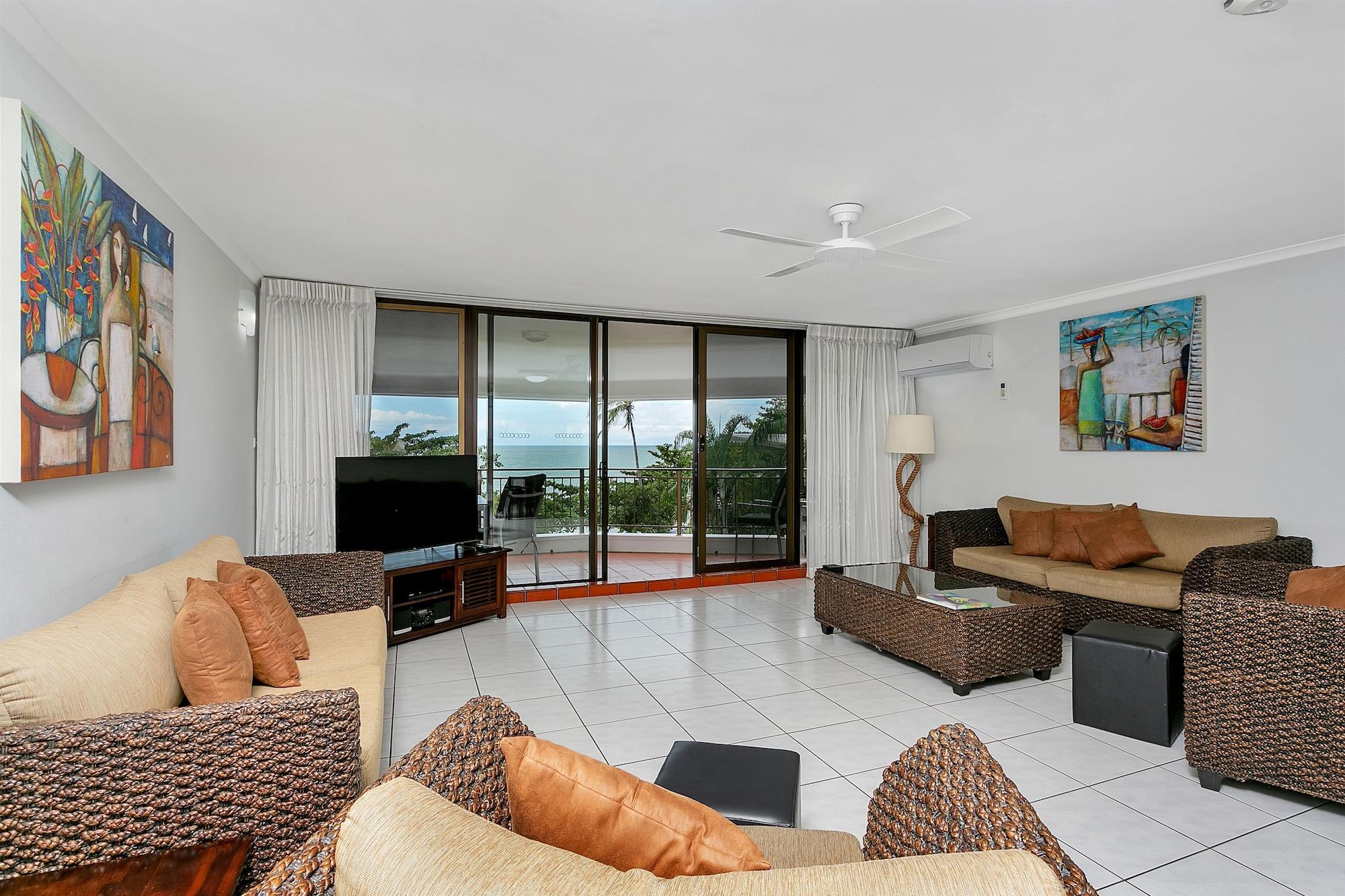 Roydon Beachfront Apartments Trinity Beach Bagian luar foto
