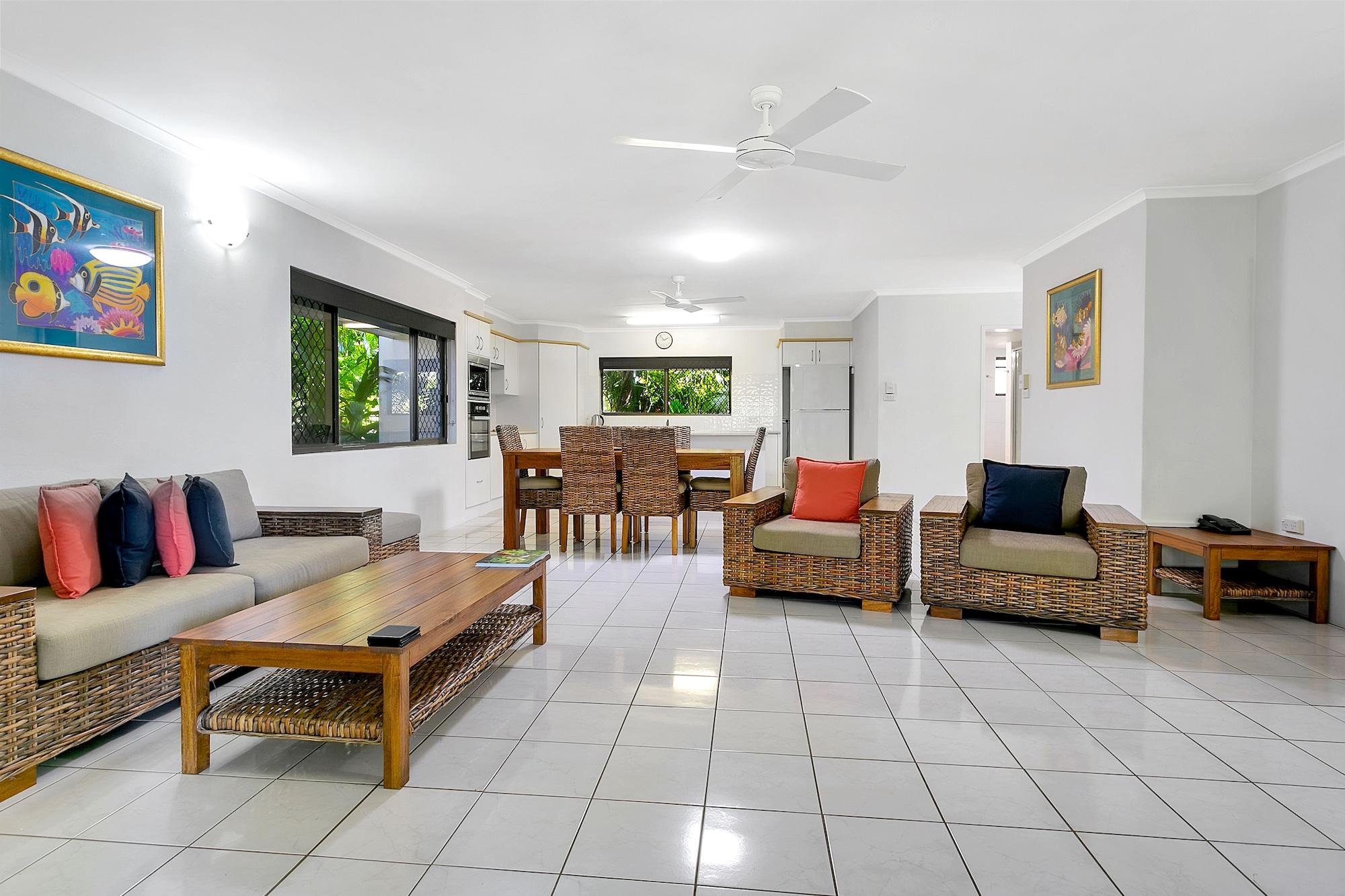 Roydon Beachfront Apartments Trinity Beach Bagian luar foto