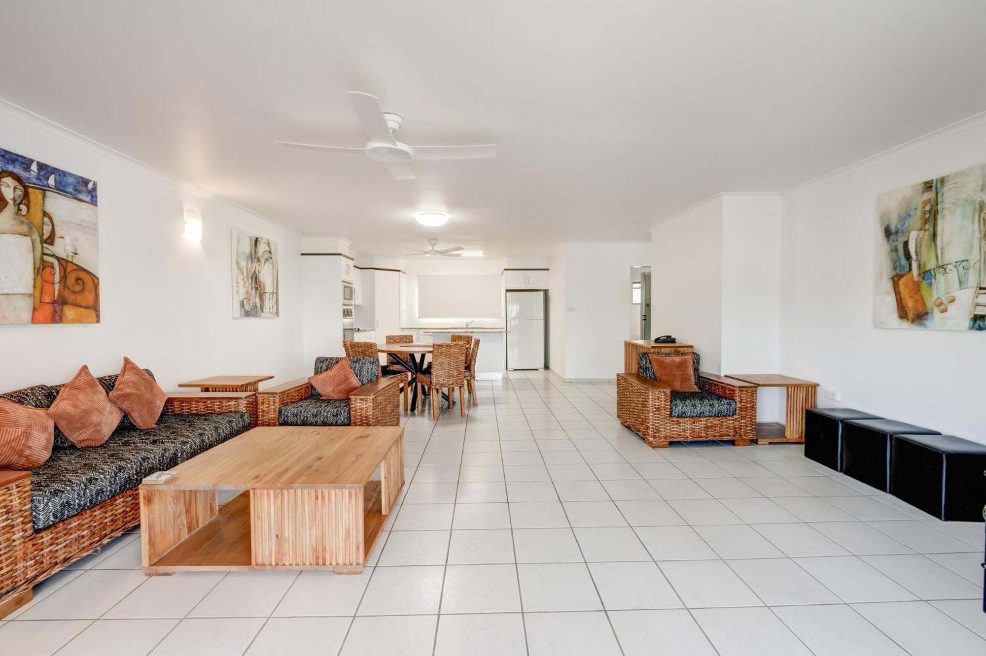 Roydon Beachfront Apartments Trinity Beach Bagian luar foto