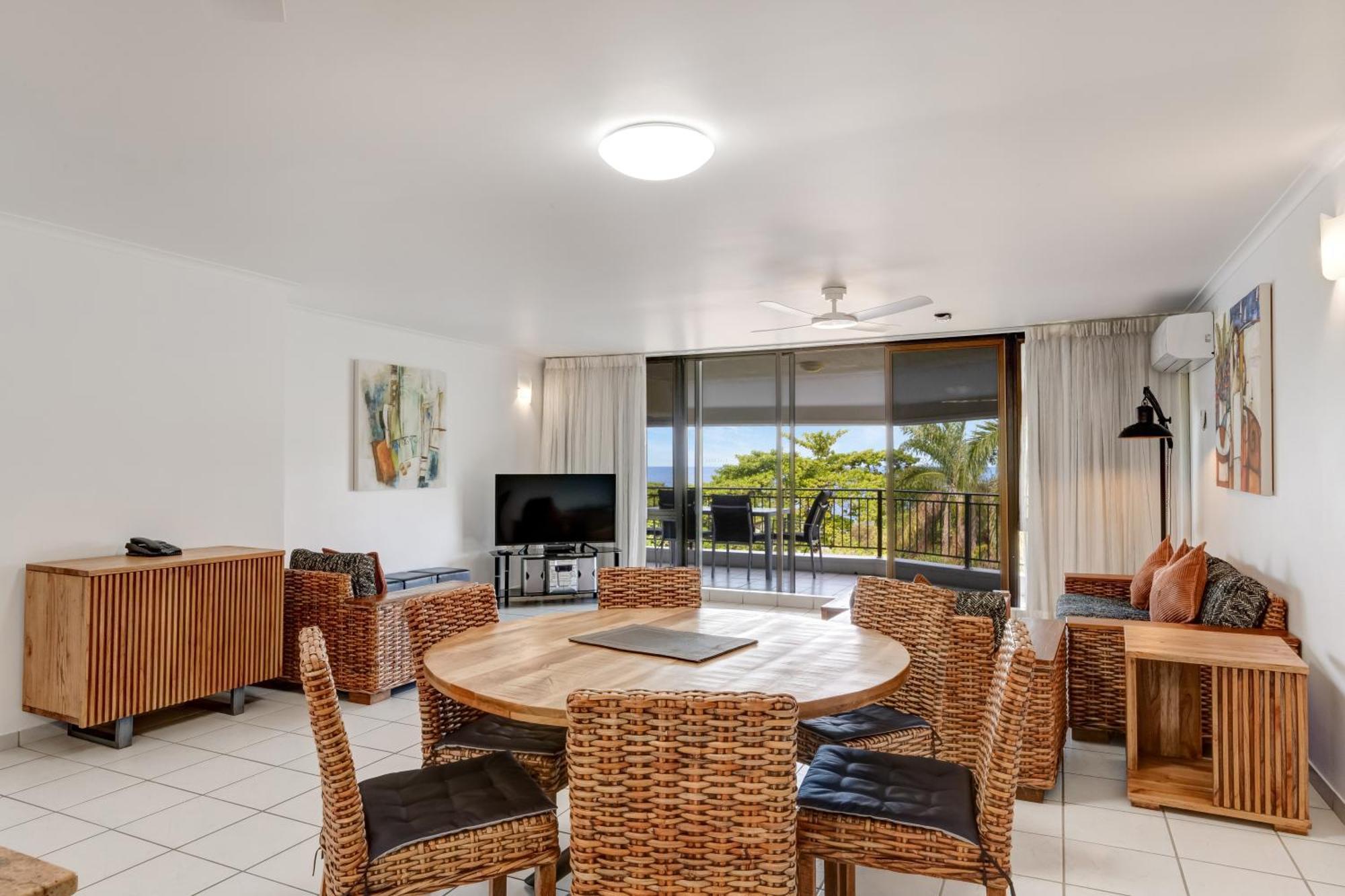 Roydon Beachfront Apartments Trinity Beach Bagian luar foto