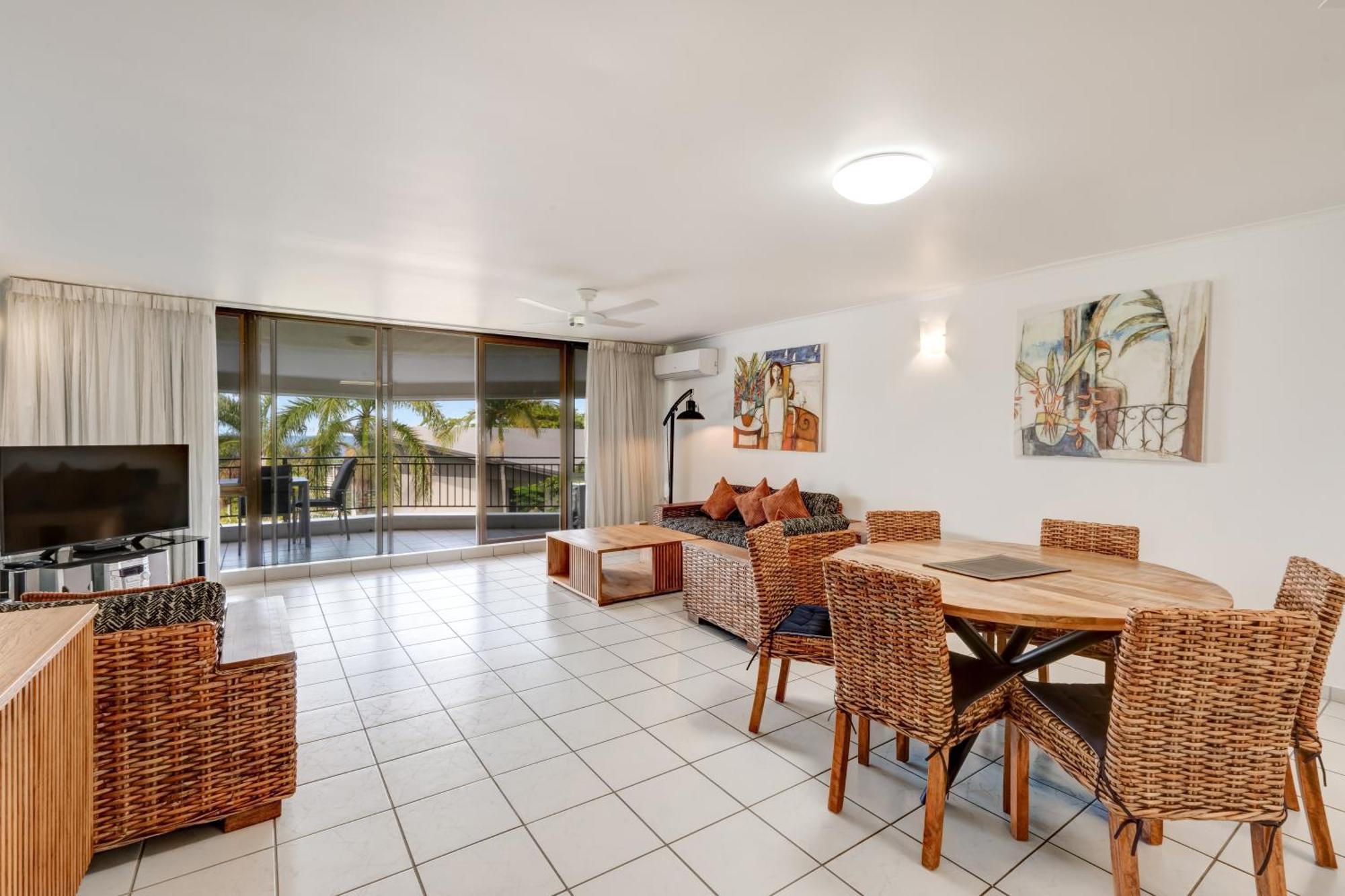 Roydon Beachfront Apartments Trinity Beach Bagian luar foto