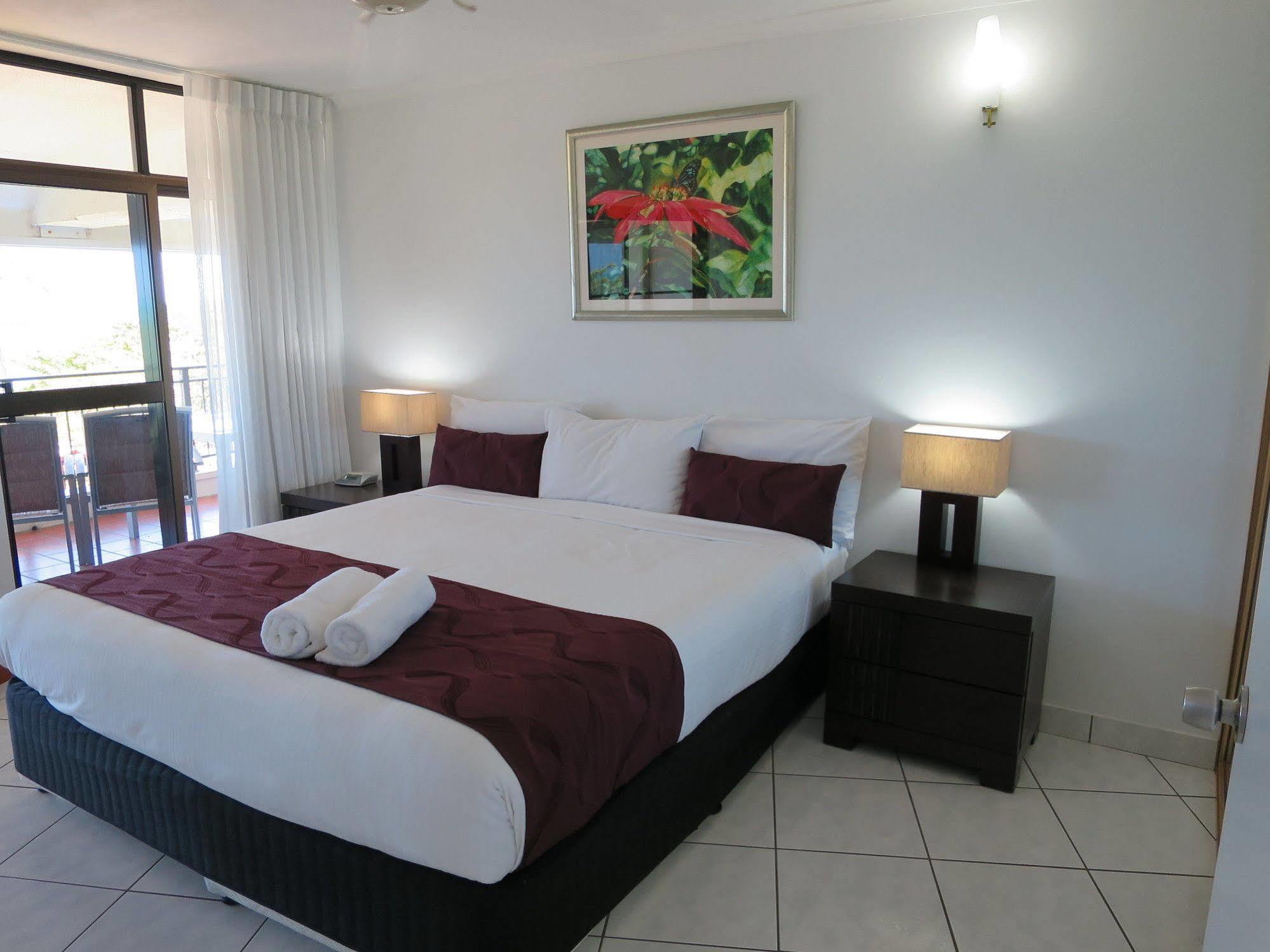 Roydon Beachfront Apartments Trinity Beach Bagian luar foto