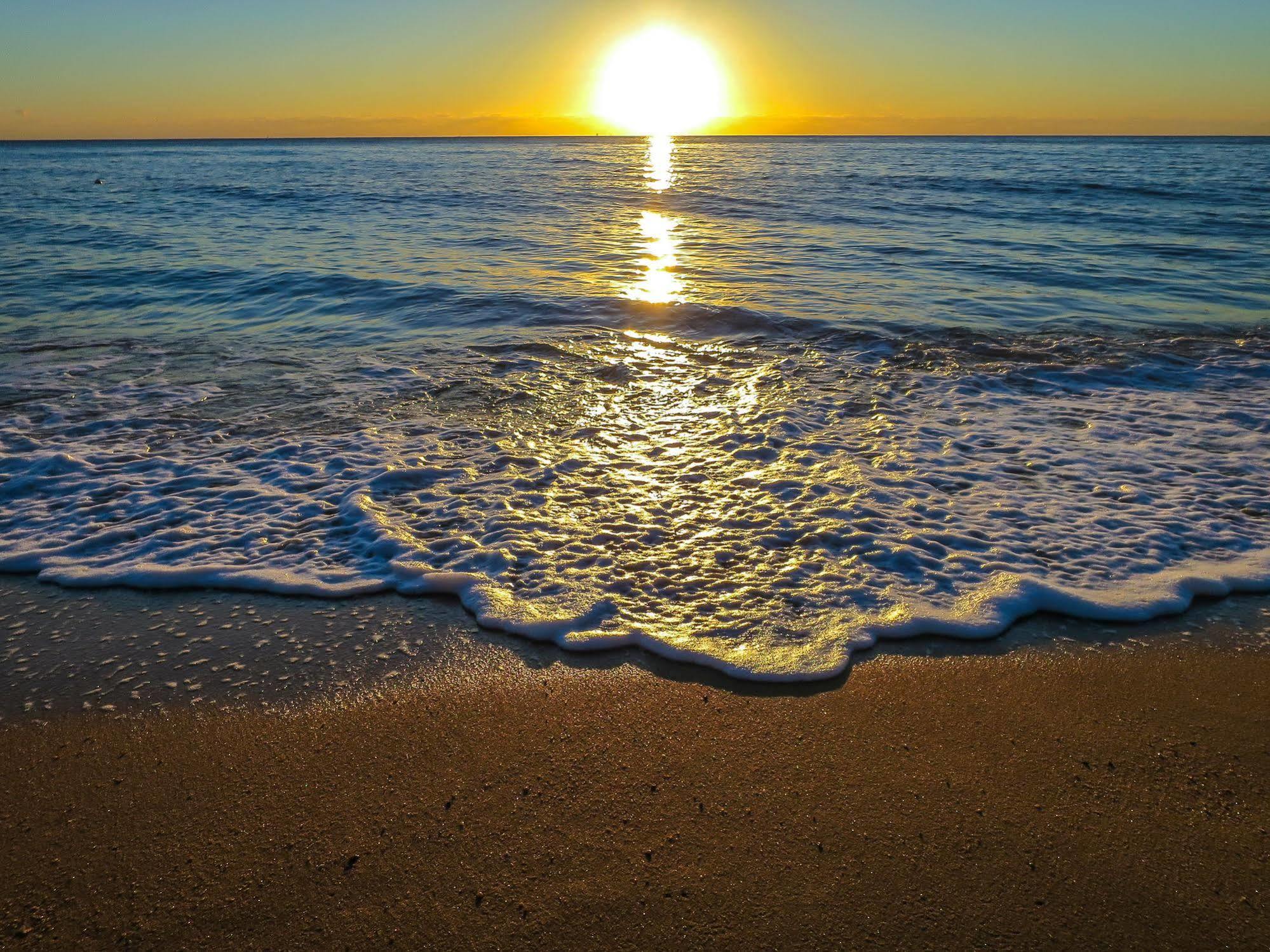 Roydon Beachfront Apartments Trinity Beach Bagian luar foto