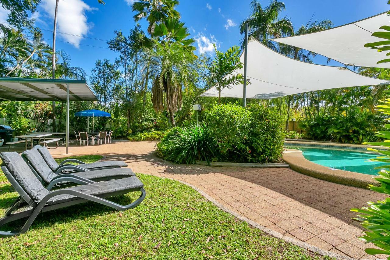 Roydon Beachfront Apartments Trinity Beach Bagian luar foto