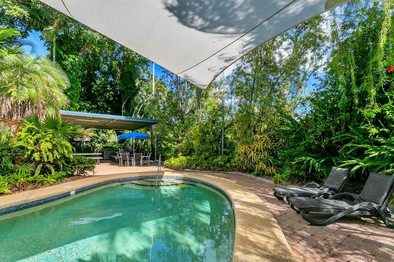 Roydon Beachfront Apartments Trinity Beach Bagian luar foto