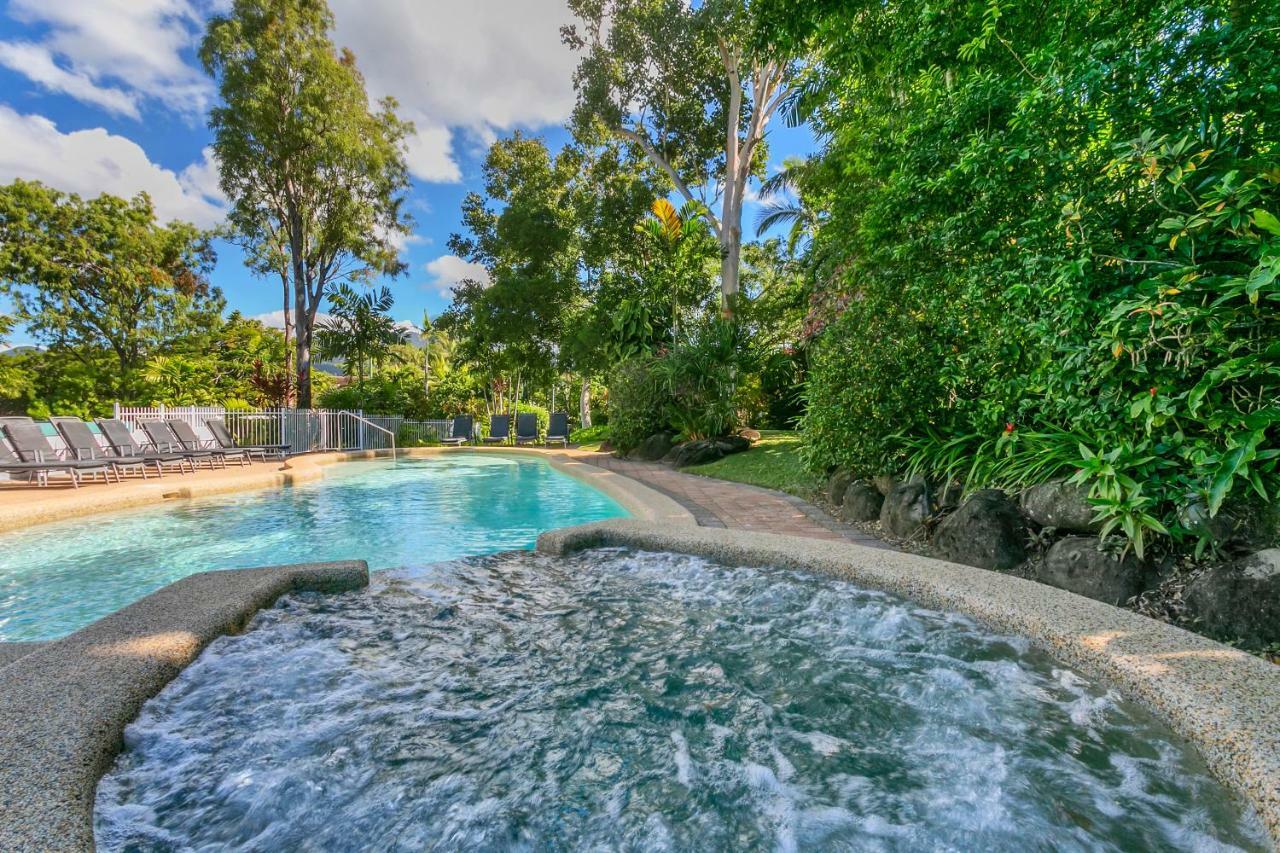 Roydon Beachfront Apartments Trinity Beach Bagian luar foto