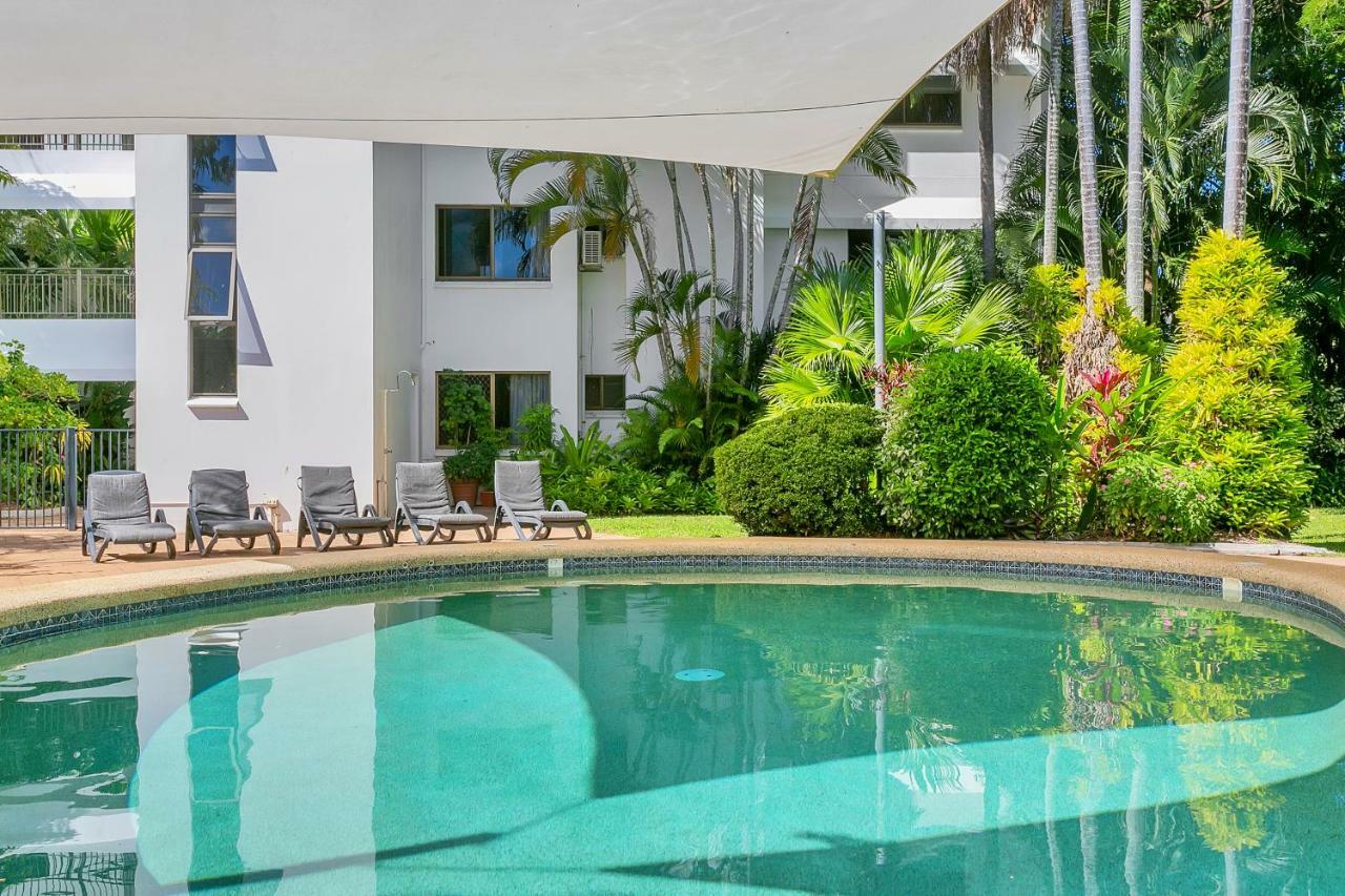 Roydon Beachfront Apartments Trinity Beach Bagian luar foto