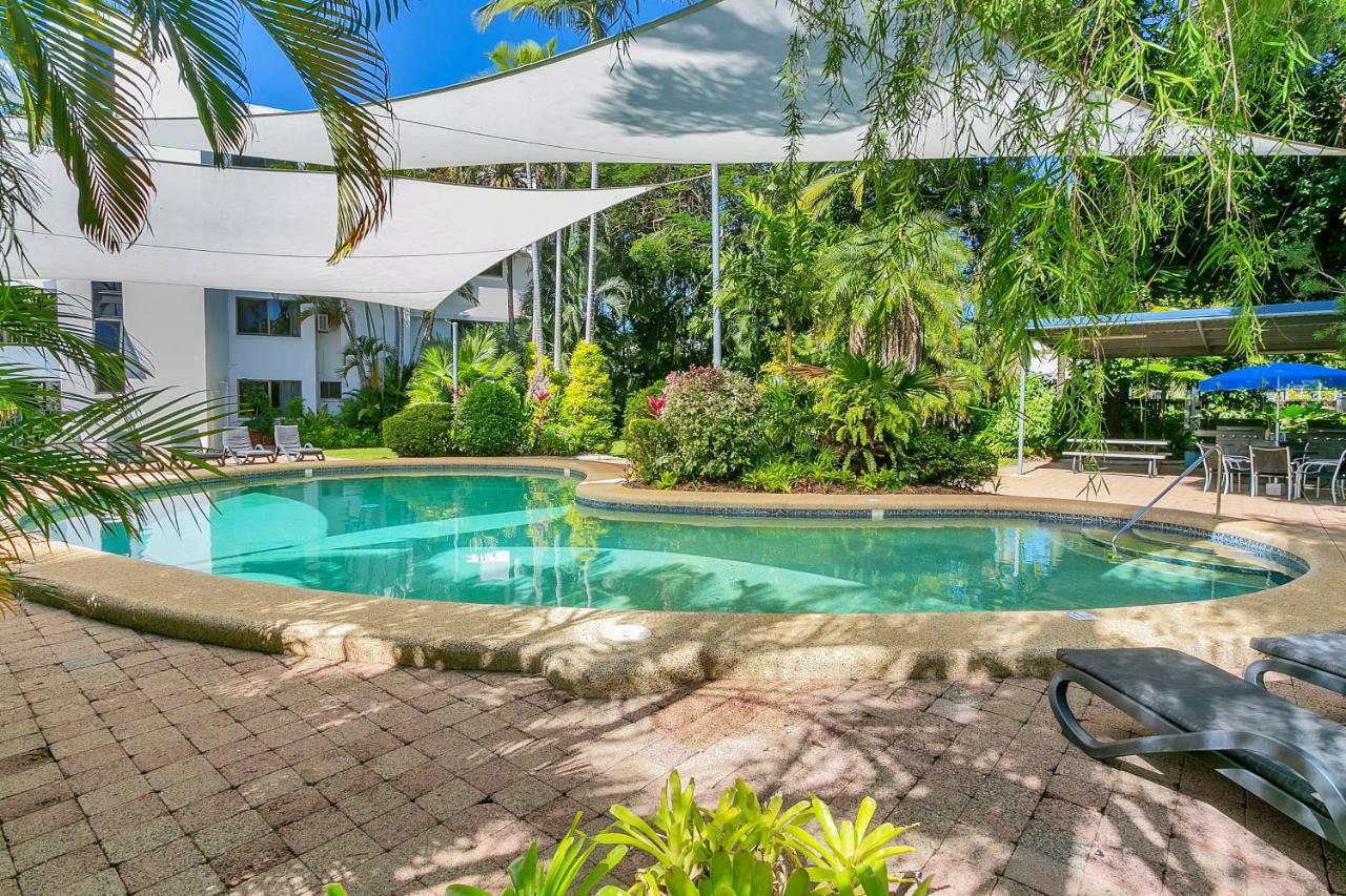 Roydon Beachfront Apartments Trinity Beach Bagian luar foto