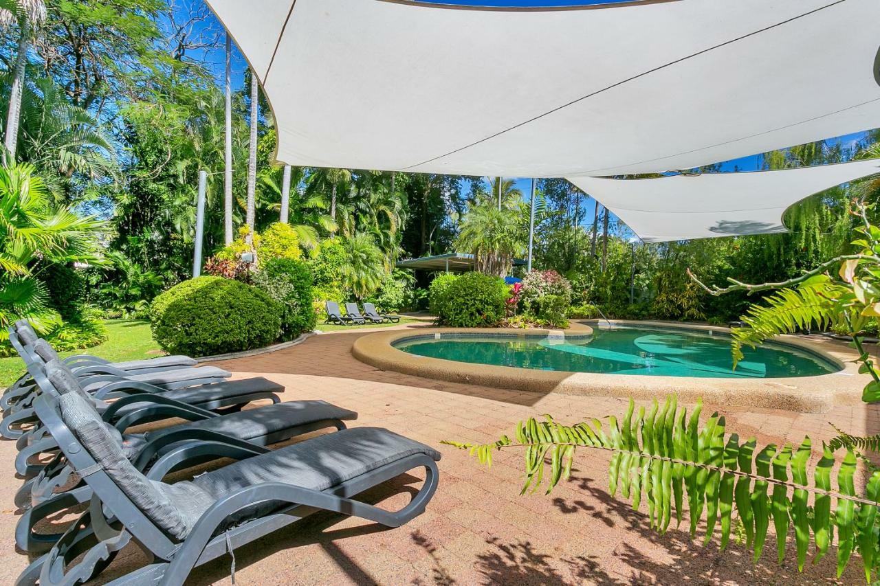 Roydon Beachfront Apartments Trinity Beach Bagian luar foto